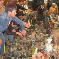 Trắng đêm săn “hàng độc” ở chợ Viềng