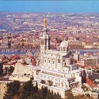 Bồi hồi dạo bước thành cổ Marseille trong nắng