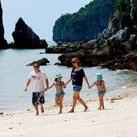 Du ngoạn vịnh Hạ Long cùng gia đình Thúy Hạnh