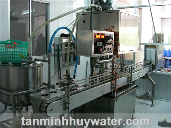 Máy đóng chai tự động 2