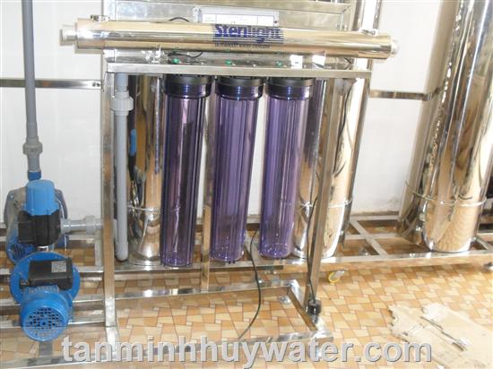 Ly lọc 20" dạng ba ly trong có đèn tia cực tím