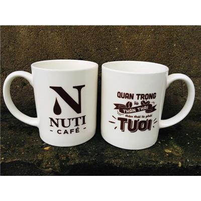 Ly Sứ NUTI CAFE Hình Trụ 350ml Có Quai - QUAN TRỌNG LÀ THẦN THÁI