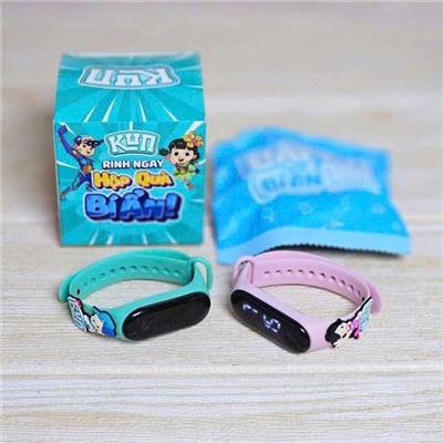 ĐỒNG HỒ ĐEO TAY MÀN HÌNH LED Cho Bé Học Xem Giờ (Hộp Quà Túi Mù Kun MÀU NGẪU NHIÊN)