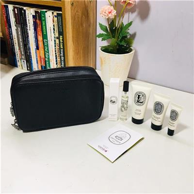 ĐEN 2 NGĂN: Bộ Dụng Cụ Du Lịch Cá Nhân Cao Cấp QATAR - DIPTYQUE Amenity Kit  DEN 2 NGAN: Bo Dung Cu Du Lich Ca Nhan Cao Cap QATAR - DIPTYQUE Amenity Kit