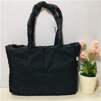 Túi Tote Chần Bông Kotex MÀU ĐEN