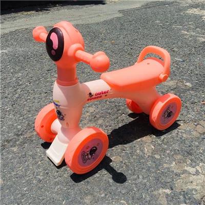 Xe Chòi Chân VŨ TRỤ Cho Bé Có Nhạc Đèn (Vitadairy) MÀU CAM + 2 PIN AAA