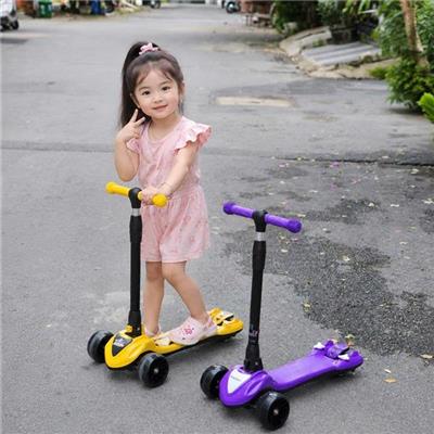 Xe Trượt Scooter Có Đèn Cho Bé 3 - 10 Tuổi Màu VÀNG + 3 Pin AA (TÊN LỬA - Abbott Grow)  Xe Truot Scooter Co Den Cho Be 3 - 10 Tuoi Mau VANG + 3 Pin AA (TEN LUA - Abbott Grow)