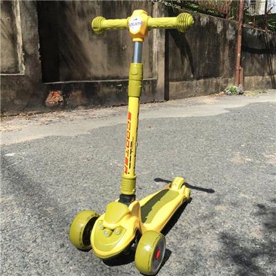 Xe Trượt Scooter Có Nhạc Đèn Cho Bé 4 - 10 Tuổi Màu VÀNG Ô LIU + 3 Pin AAA (APTAMIL)  Xe Truot Scooter Co Nhac Den Cho Be 4 - 10 Tuoi Mau VANG O LIU + 3 Pin AAA (APTAMIL)