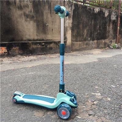 Xe Trượt Scooter Có Nhạc Đèn Cho Bé 4 - 10 Tuổi Màu XANH NGỌC + 3 Pin AAA (APTAMIL)  Xe Truot Scooter Co Nhac Den Cho Be 4 - 10 Tuoi Mau XANH NGOC + 3 Pin AAA (APTAMIL)