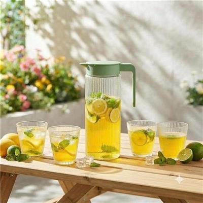 Bộ Bình + 4 Ly Thủy Tinh Dáng Nón Vân Sọc (Vitadairy)  Bo Binh + 4 Ly Thuy Tinh Dang Non Van Soc (Vitadairy)